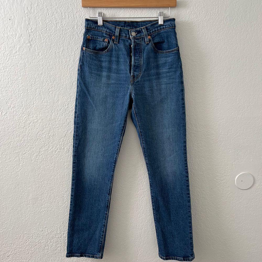 Levi 501 Women's 27/30 Straight Button‎ Fly Med Wash Jeans